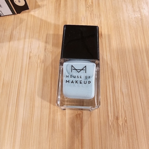House of Makeup Nail Polish, Shade Frozen Light Blue, Size 11 ml (0.37 fl.oz) - Picture 9 of 9